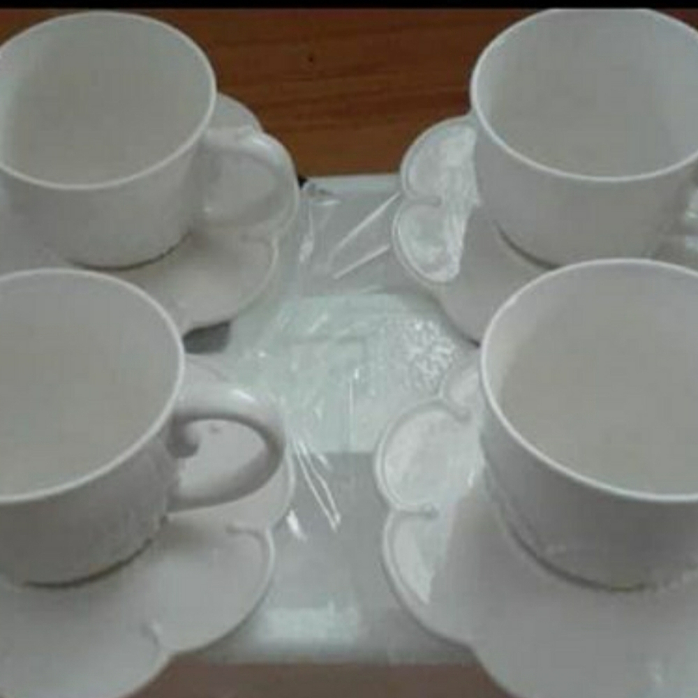 Set  4  mug 4 plates